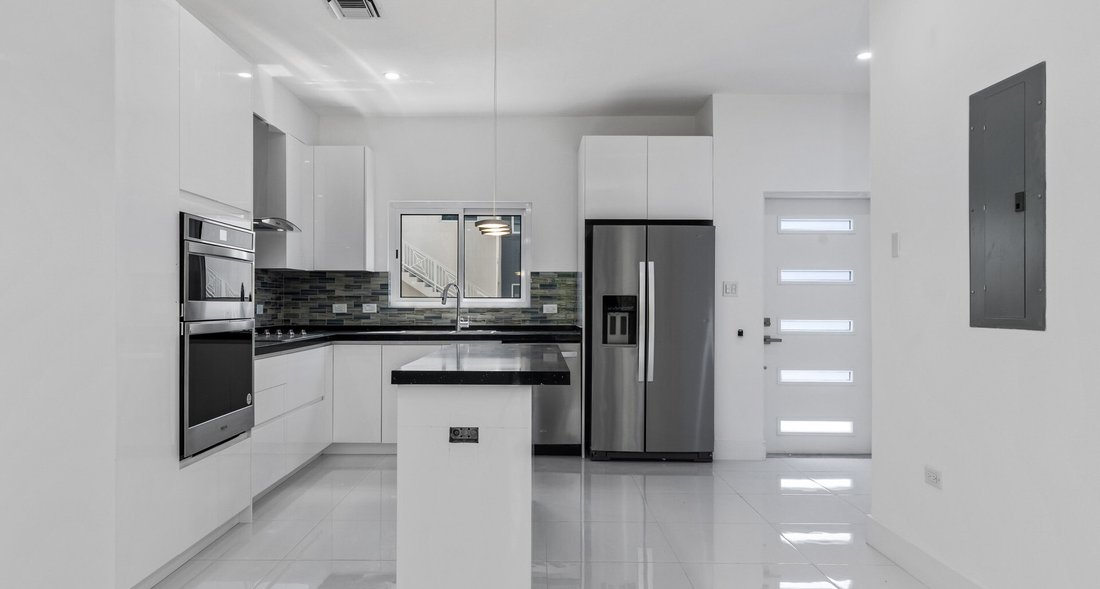 Apartment in George Town, George Town, Cayman Islands 2 - 18736213