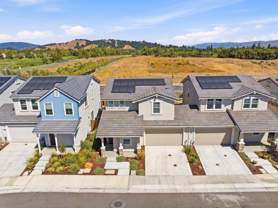 Townhouse in Gilroy, California, United States 1 - 18732604