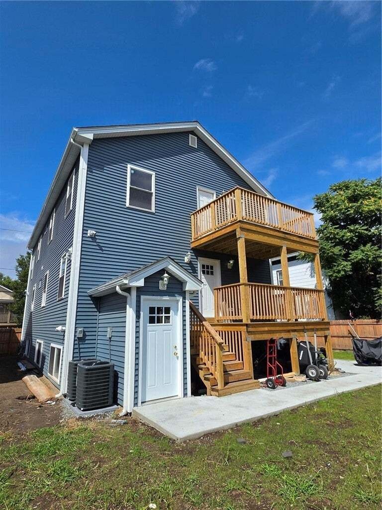 Altro a Cranston, Rhode Island, Stati Uniti 4 - 18734592