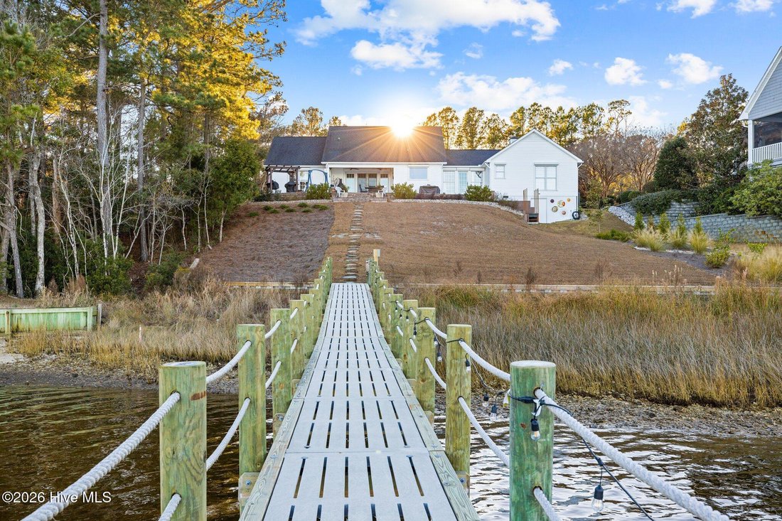 House in Cedar Point, North Carolina, United States 4 - 18735665