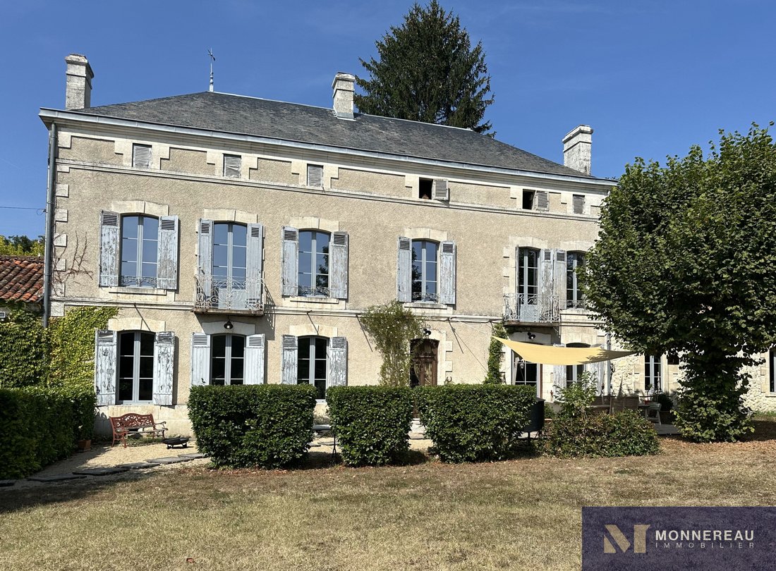 Anwesen in Montguyon, Neu-Aquitanien, Frankreich 1 - 18261240