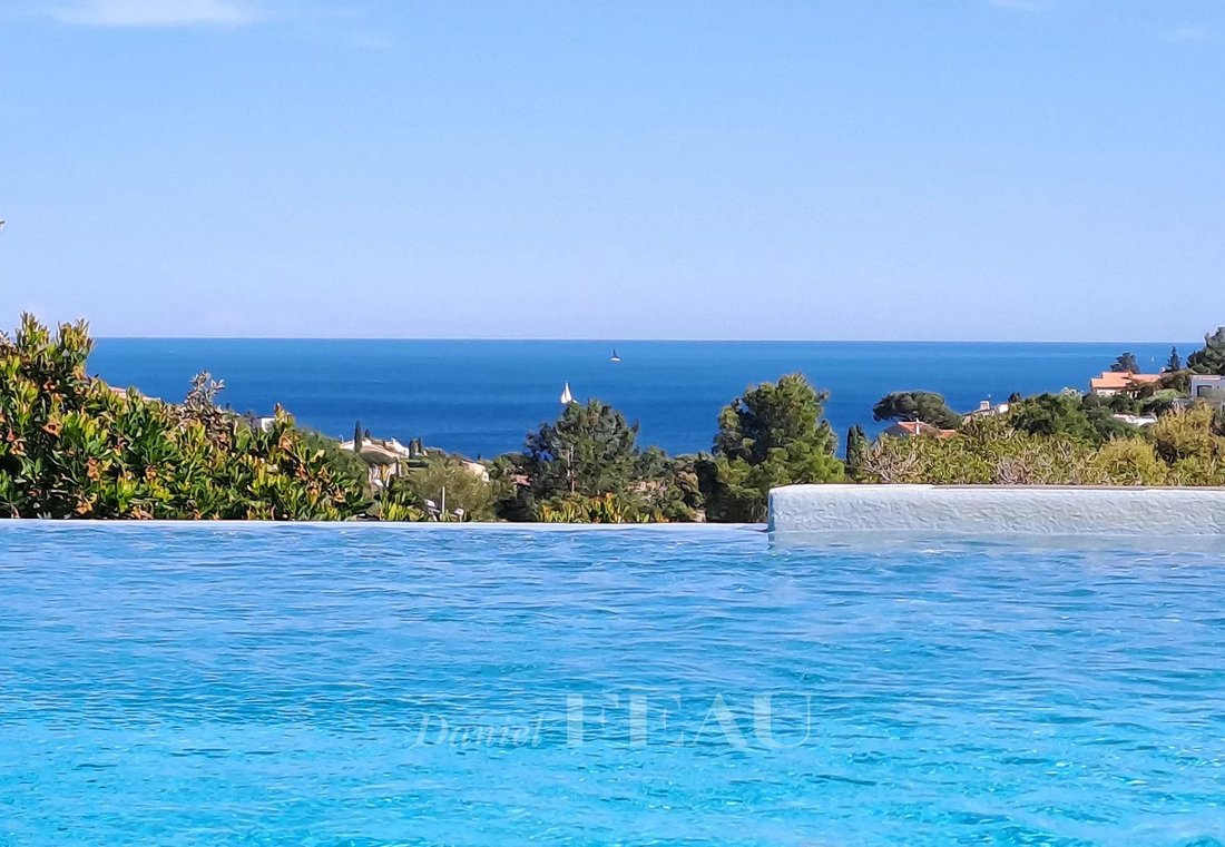 Villa in Nord, Cavalaire-sur-Mer, France 1 - 18733189