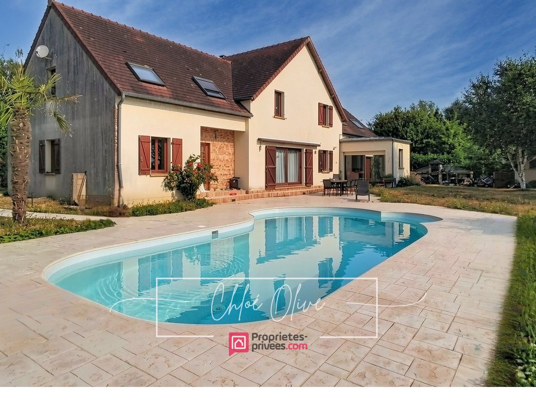 Villa in Crecy-la-Chapelle, Ile-de-France, France 1 - 18737477