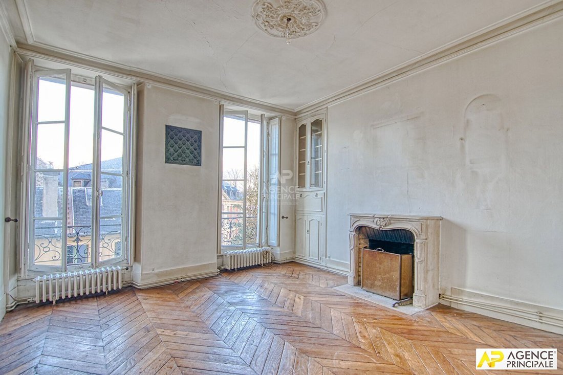Apartment in Domaine National du Château, Versailles, France 1 - 18733442