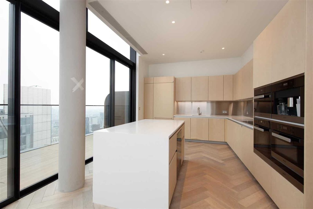 Apartment in EC2, Islington, England 3 - 16741185