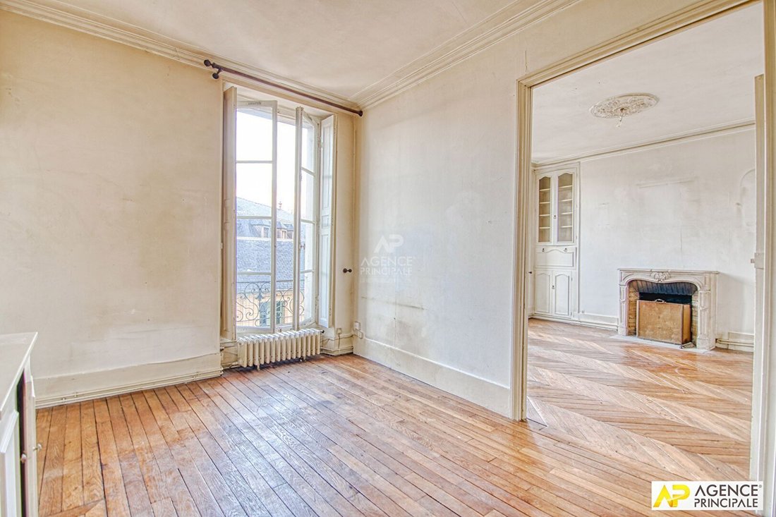 Apartment in Domaine National du Château, Versailles, France 2 - 18733442