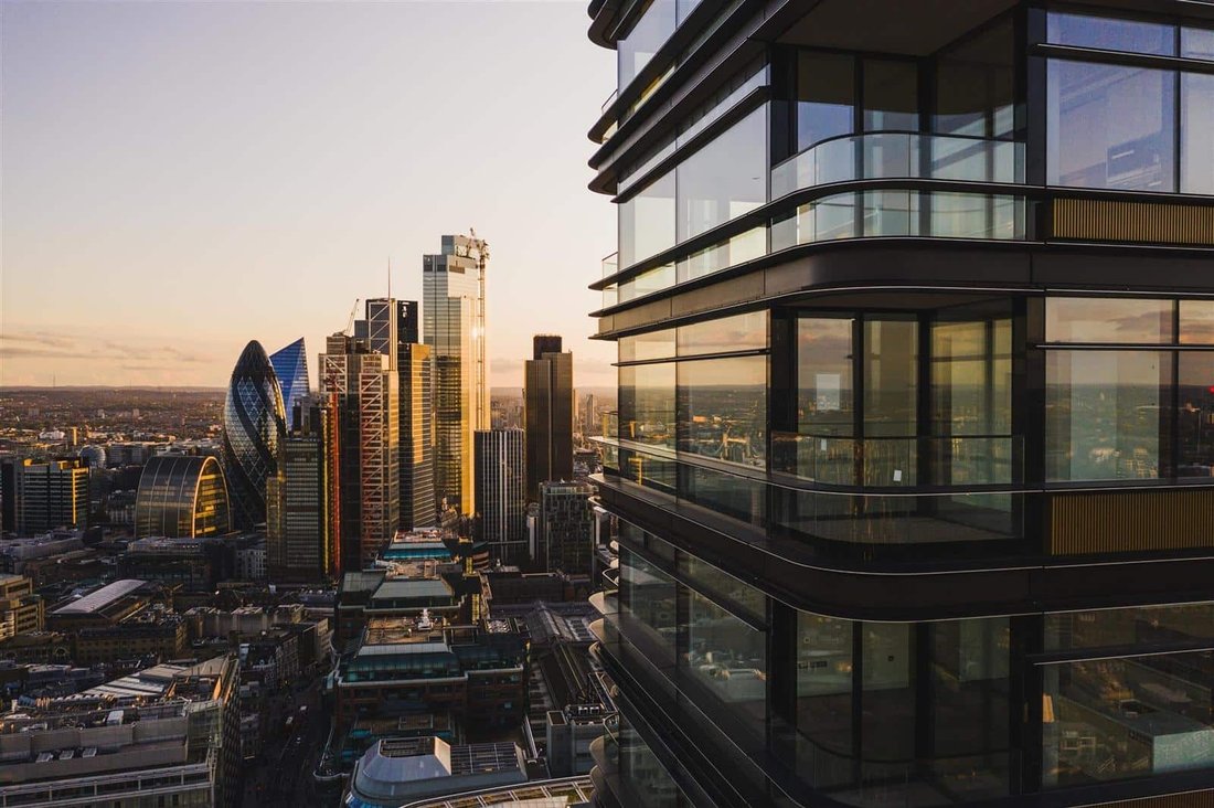 Apartment in EC2, Islington, England 2 - 16741185