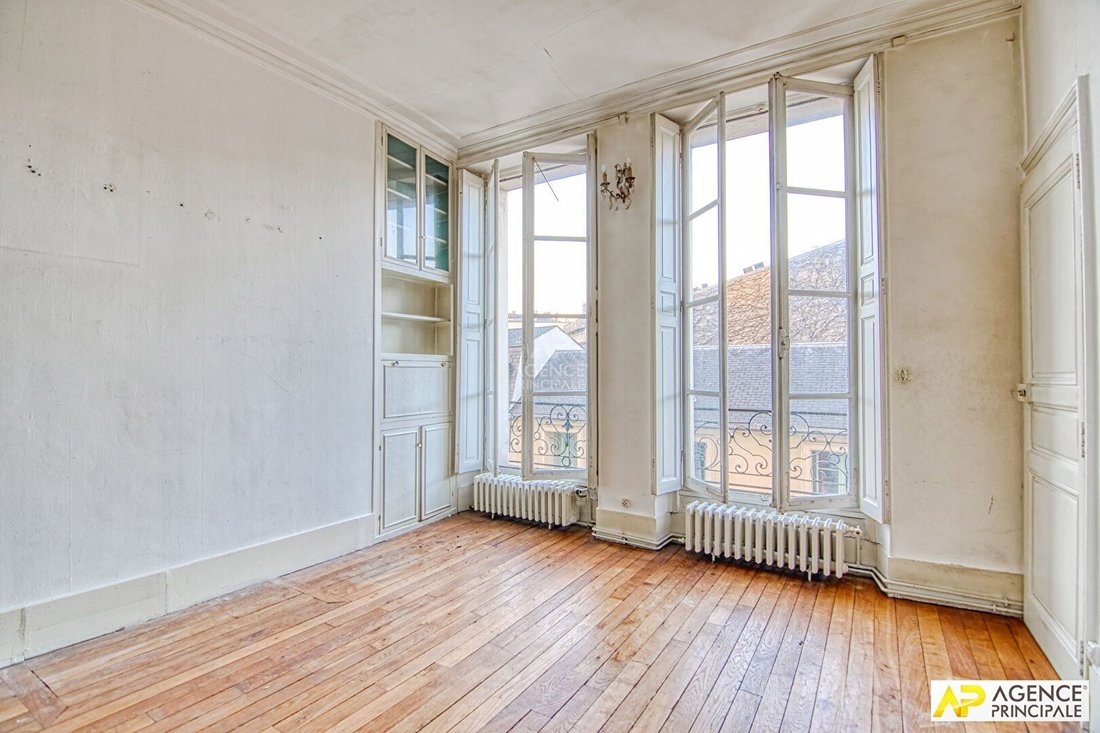 Apartment in Domaine National du Château, Versailles, France 4 - 18733442