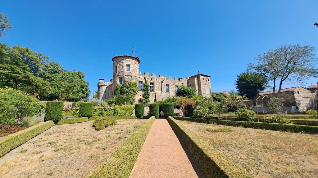Haus in Vic-le-Comte, Auvergne-Rhone-Alpen, Frankreich 2 - 18733512