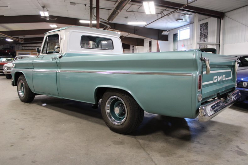 Pickup in Traverse City, United States 4 - 18739226