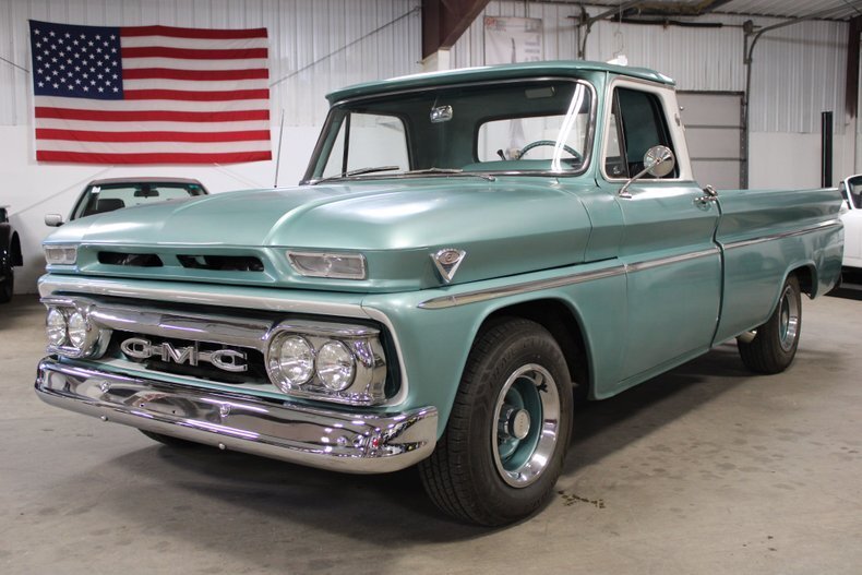 Pickup in Traverse City, United States 1 - 18739226