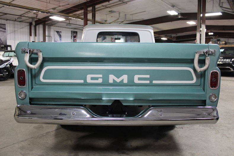 Pickup in Traverse City, United States 5 - 18739226