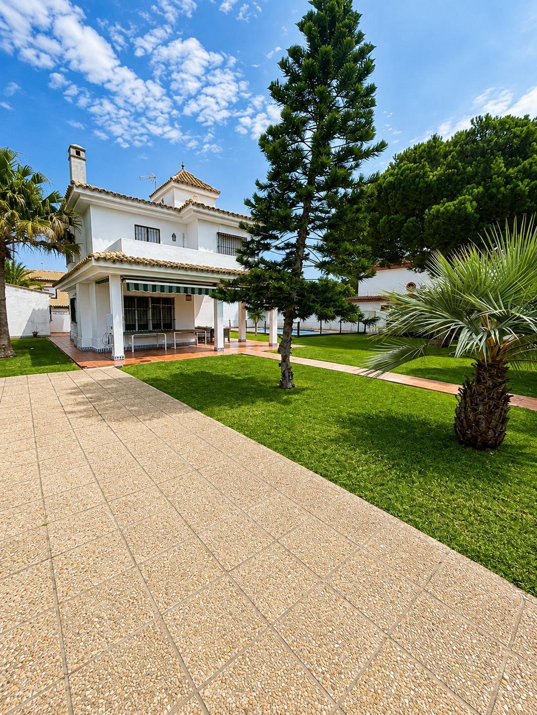 Villa en Chiclana de la Frontera, Andalucía, España 2 - 15835398
