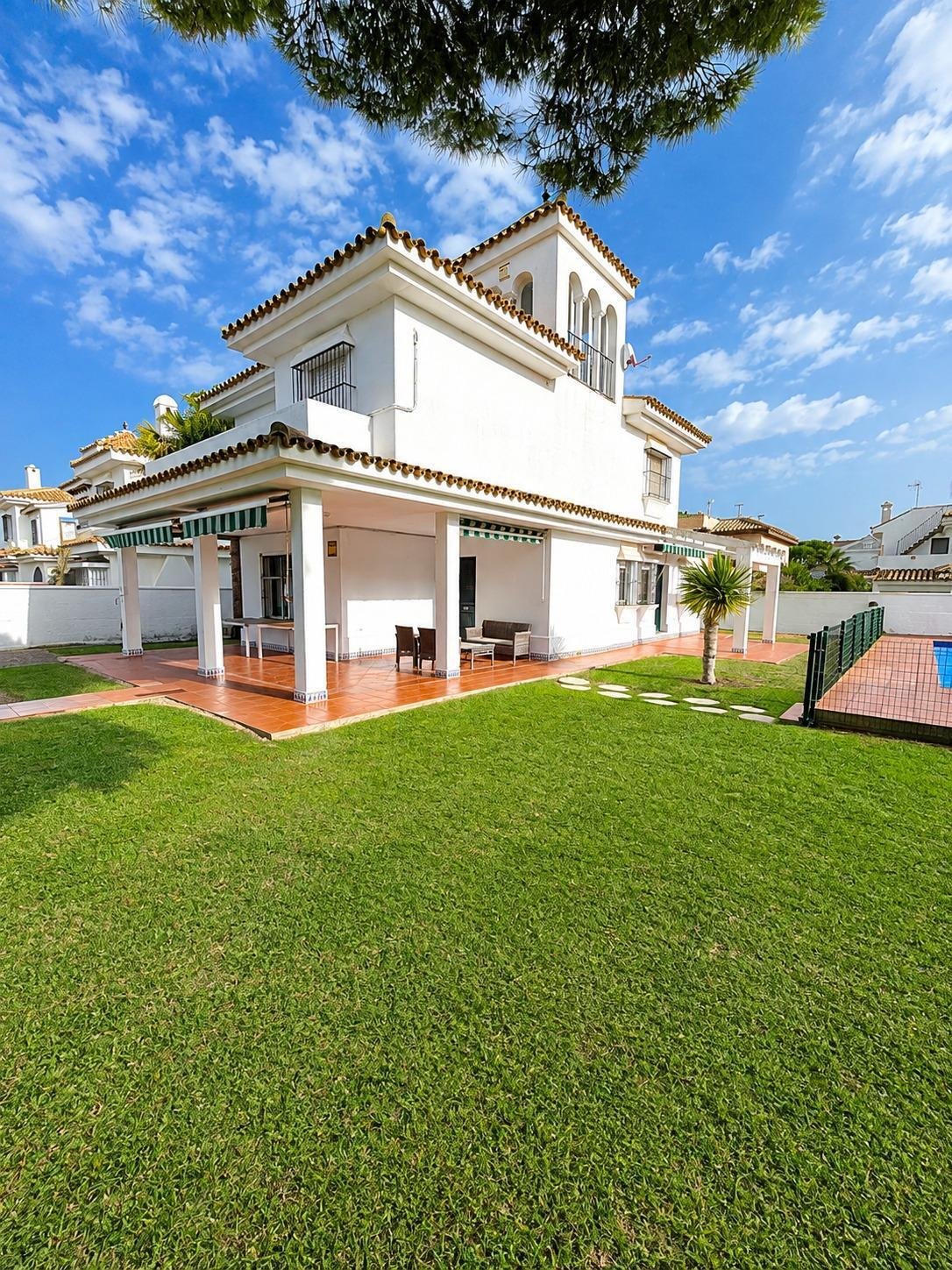 Villa en Chiclana de la Frontera, Andalucía, España 1 - 15835398