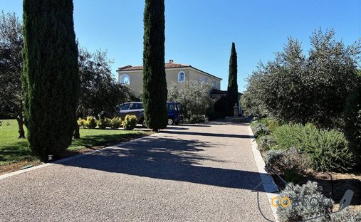 Villa in Trans-en-Provence, Provence-Alpes-Côte d'Azur, France 1