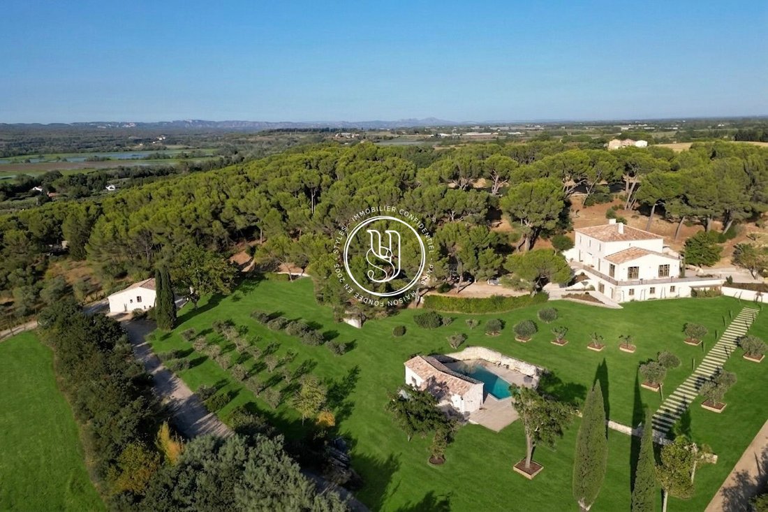 Villa à Arles, Provence-Alpes-Côte d'Azur, France 2 - 18739311