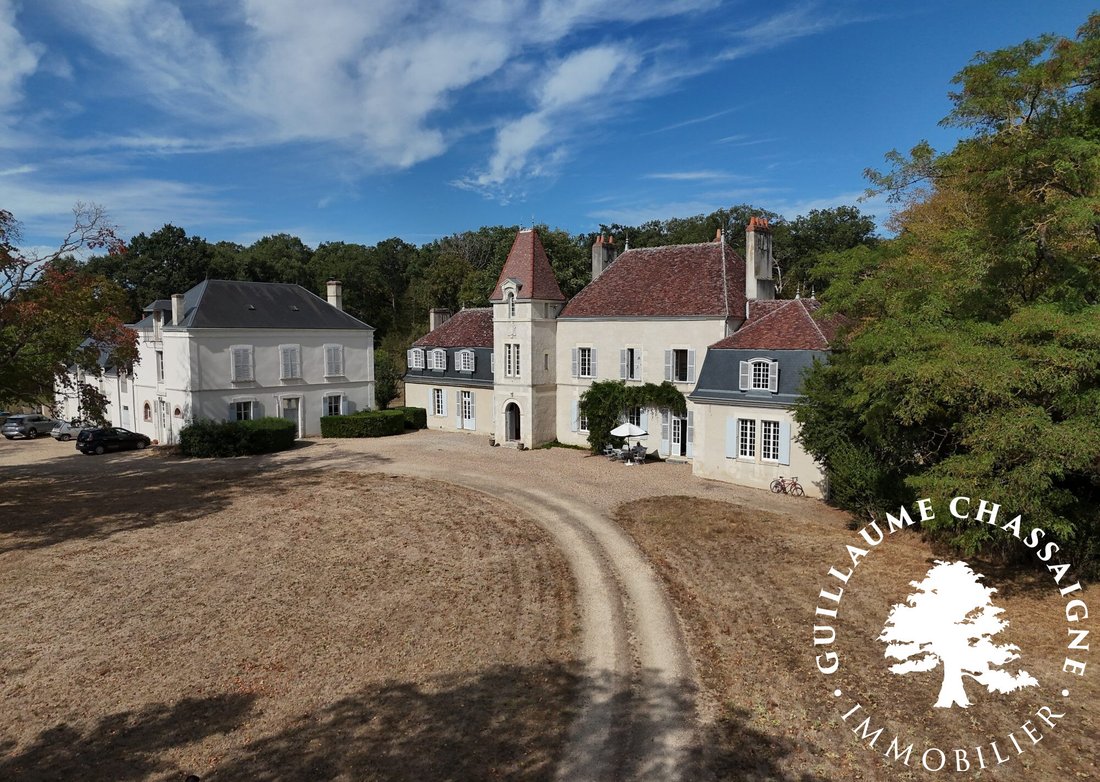 Château à Colombier-Cité Scolaire, Vierzon, France 1 - 18738218