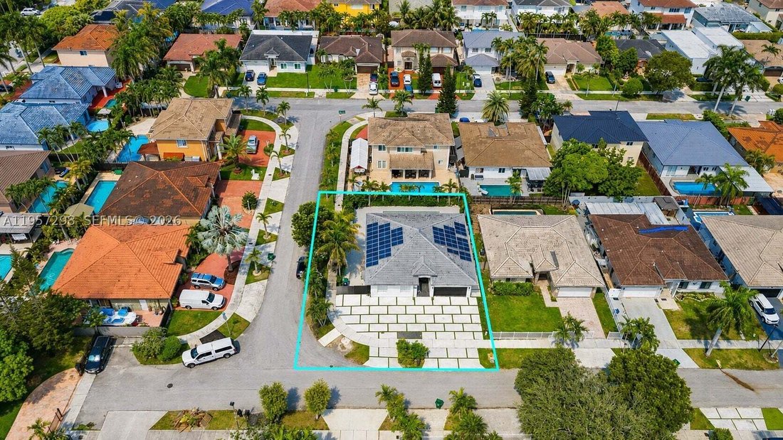 House in Miami, Florida, United States 5 - 17205879