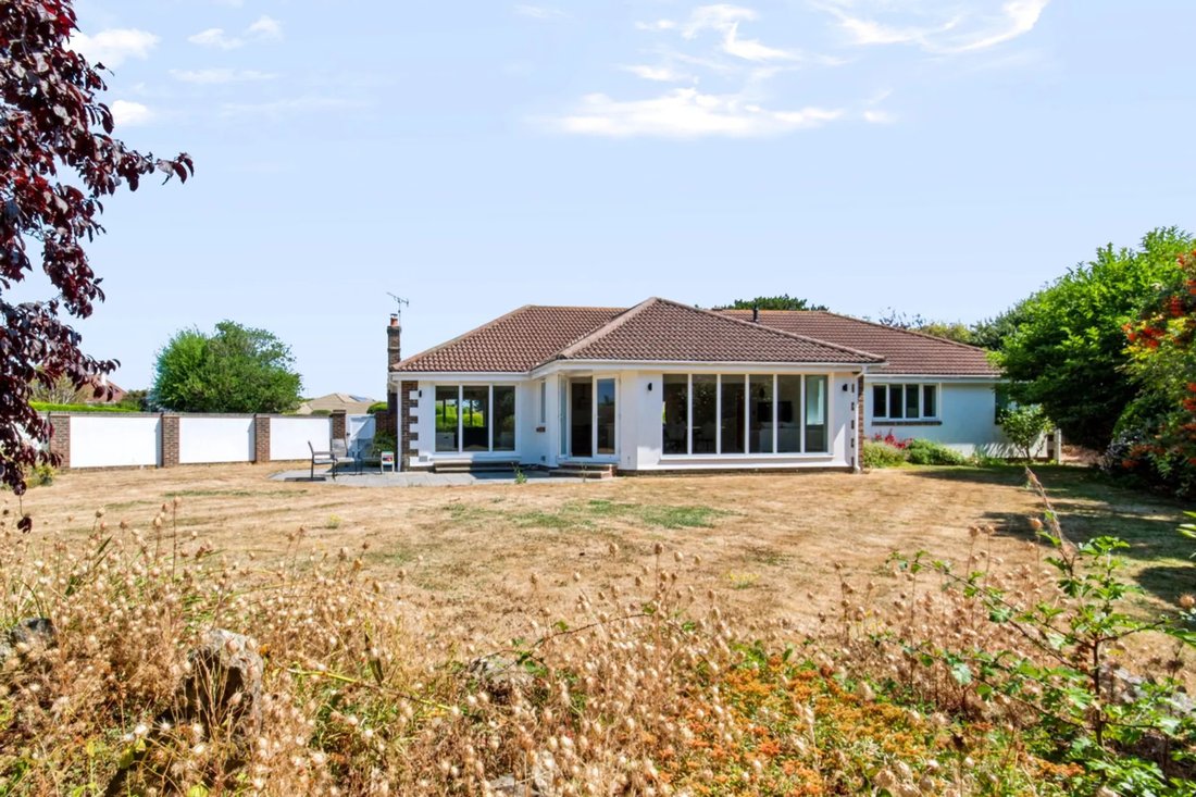 Bungalow in Ost Preston, England 4 - 18656554