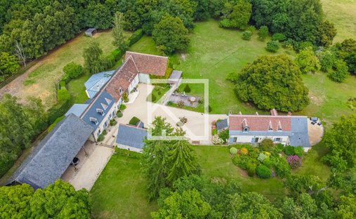 Casa a Neuvy-le-Roi, Centro-Val della Loira, Francia 1