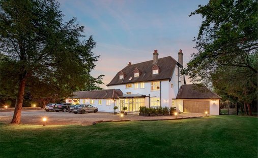 Haus in Woodcote Green, London Borough of Croydon, England 1