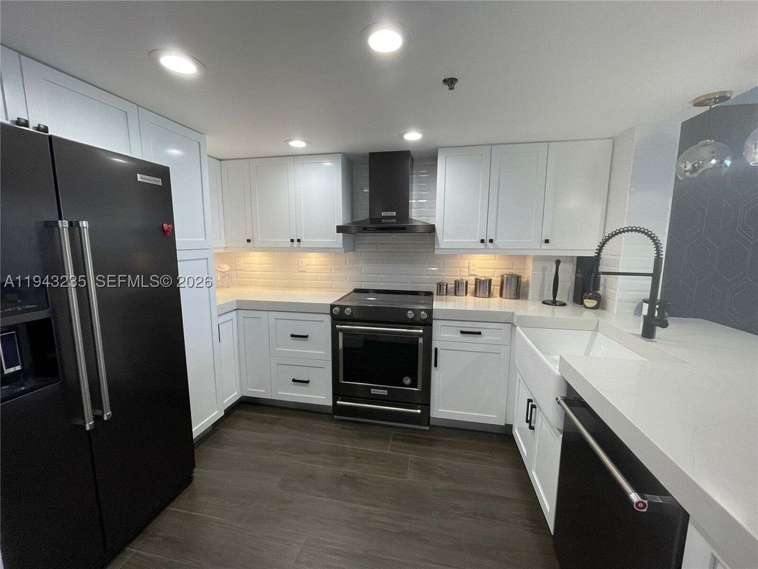 Condo in Miami Beach, Florida, United States 2 - 16913857