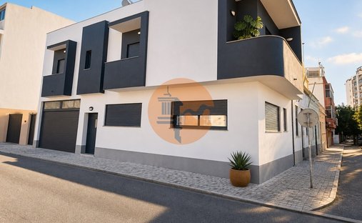 House in Faro (Se e Sao Pedro), Algarve, Portugal 1