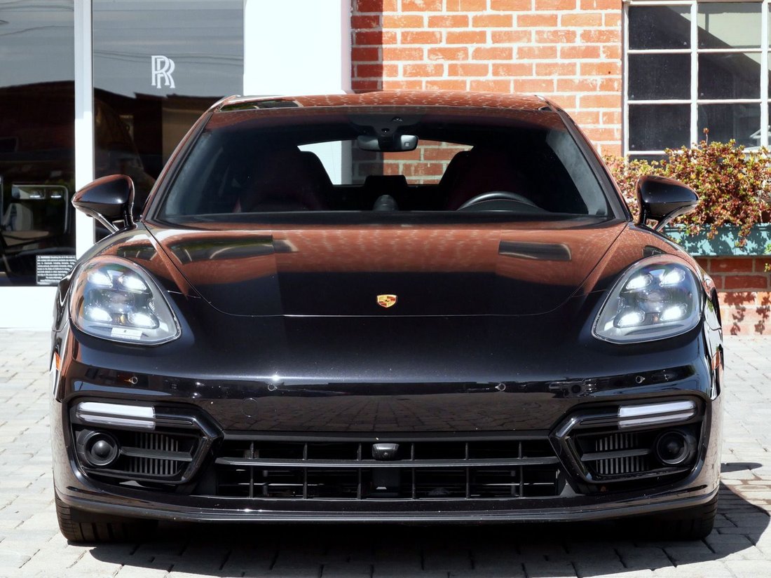 Coupe in Beverly Hills, CA, United States 2 - 18730902