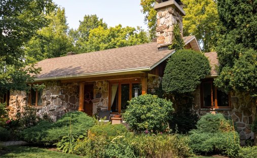 House in Rosemère, Quebec, Canada 1