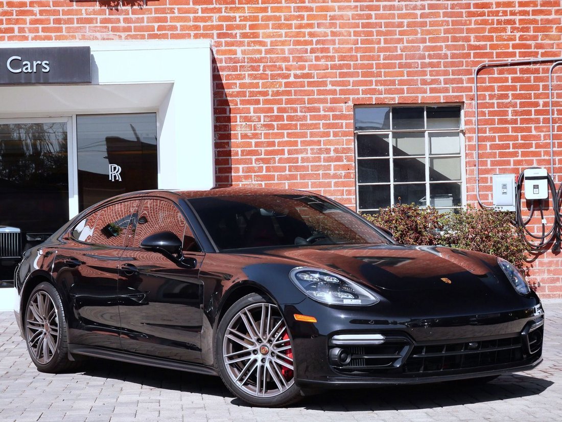 Coupe in Beverly Hills, CA, United States 1 - 18730902