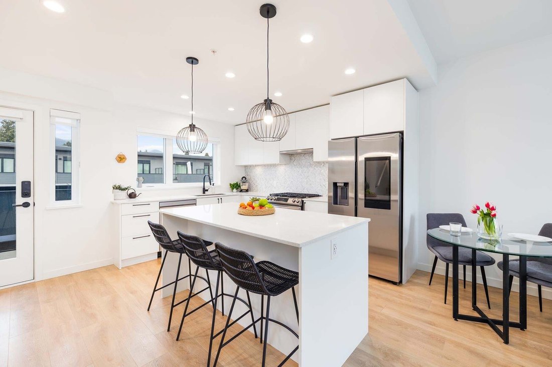 Townhouse in North Vancouver, British Columbia, Canada 4 - 18739591