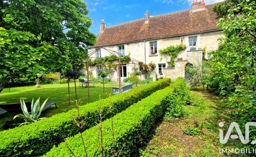 House in Marines, Ile-de-France, France 1