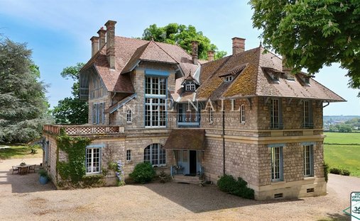 Domaine à Le Pape, Paray-le-Monial, France 1