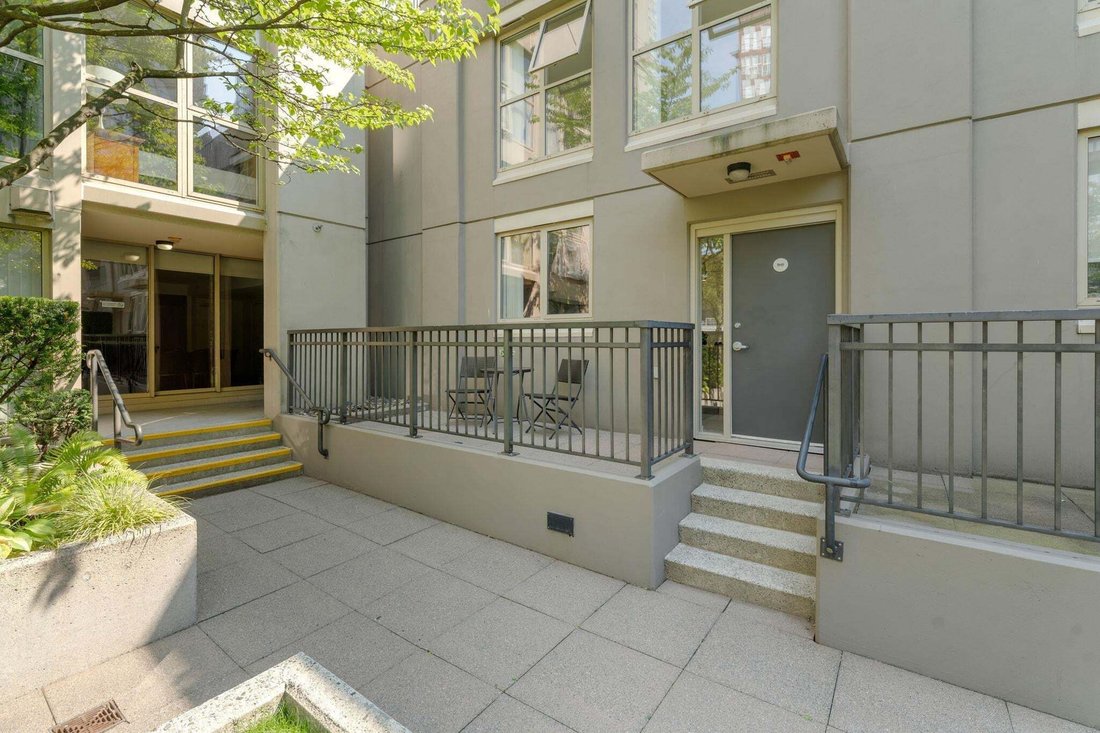 Townhouse in Vancouver, British Columbia, Canada 1 - 18739572
