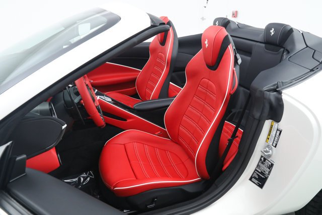 Cabriolet in Fort Lauderdale, FL, United States 5 - 18739733
