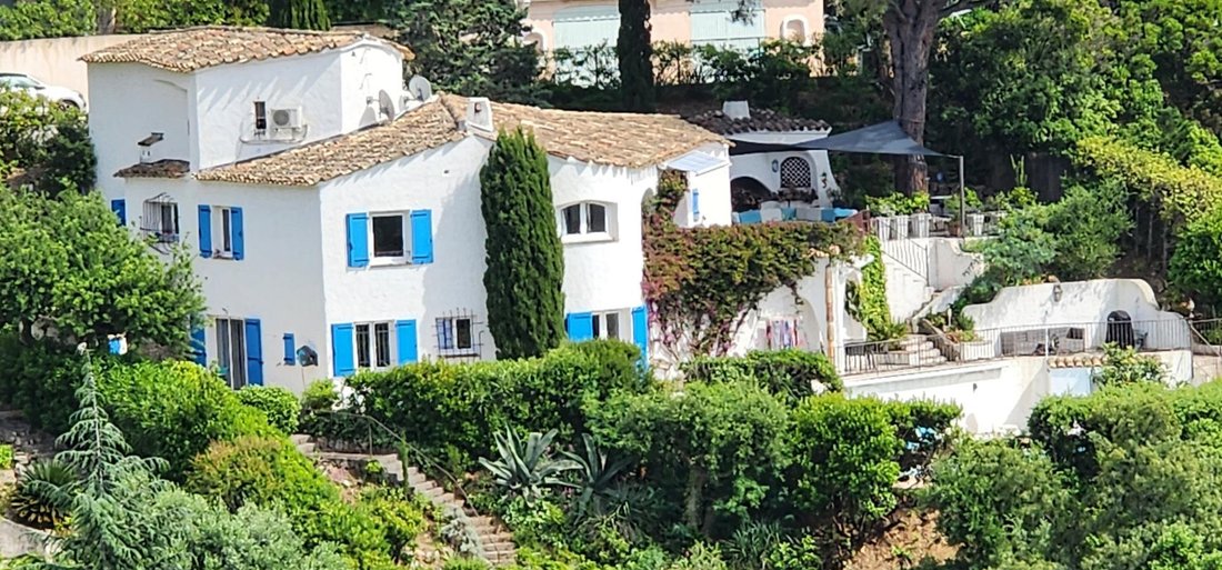 Casa a Ecarts, Roquebrune-sur-Argens, Francia 1 - 18740135
