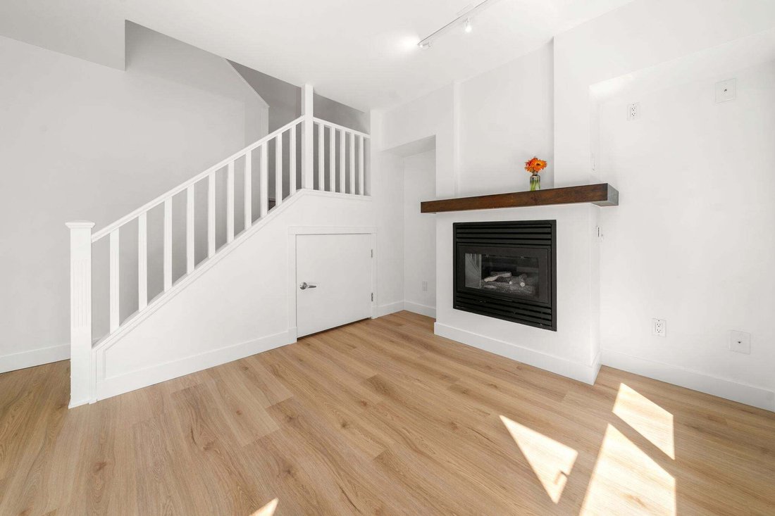 Townhouse in Vancouver, British Columbia, Canada 5 - 18739572