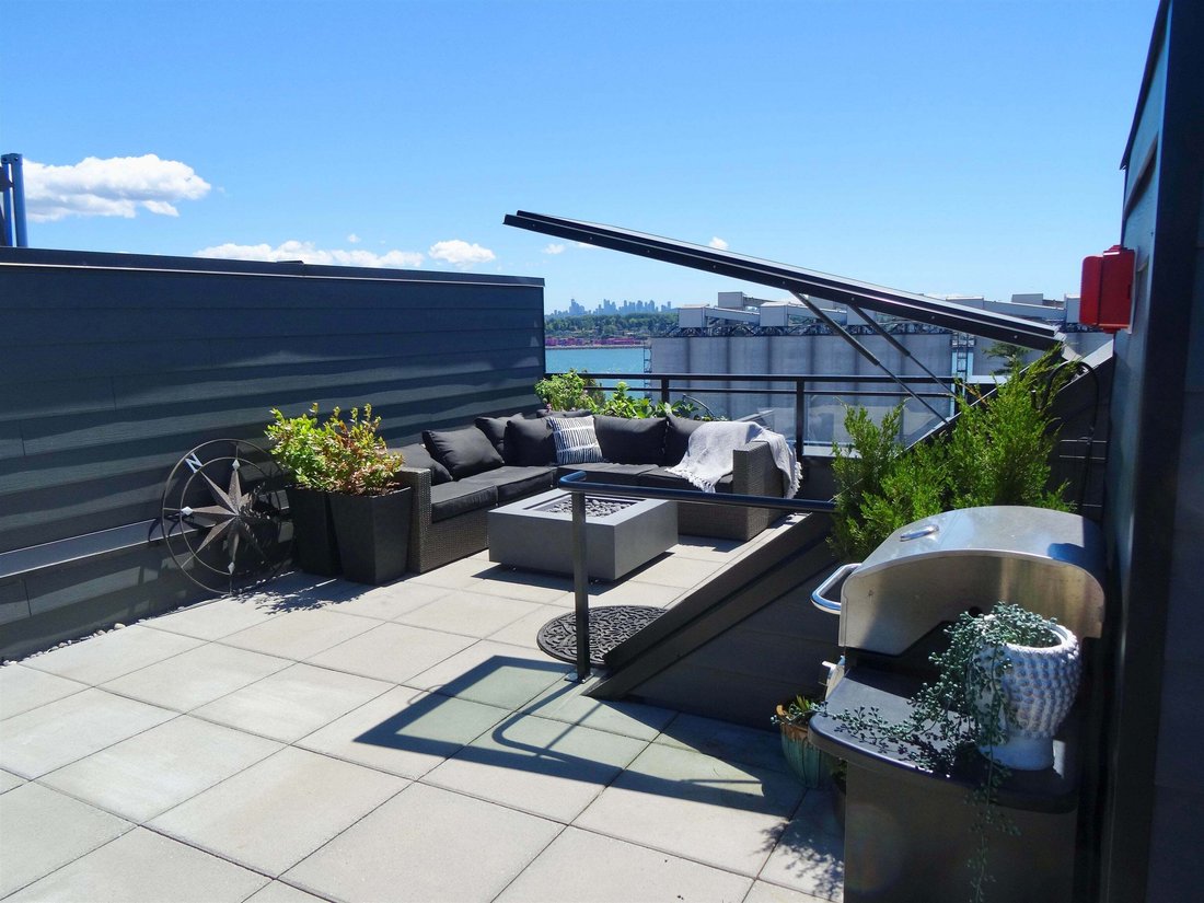Townhouse in North Vancouver, British Columbia, Canada 1 - 18739591