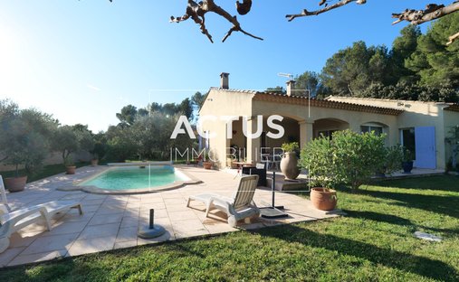 House in Nord, Pelissanne, France 1