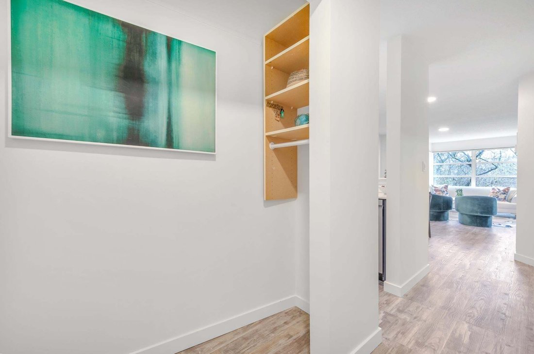 Condo in Vancouver, British Columbia, Canada 2 - 18739574