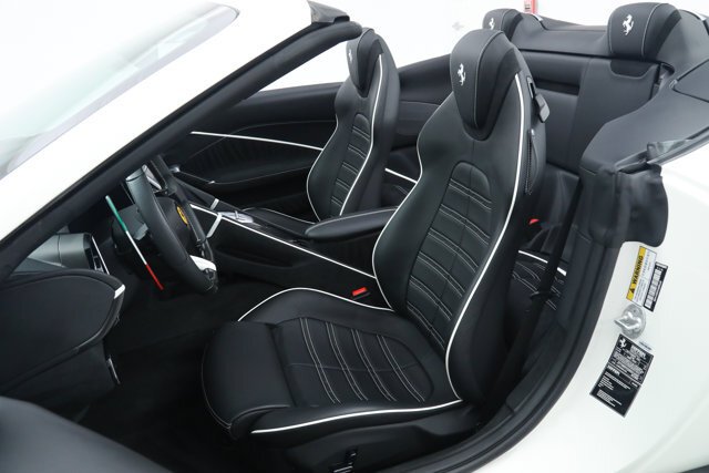 Cabriolet in Fort Lauderdale, FL, United States 5 - 18739727