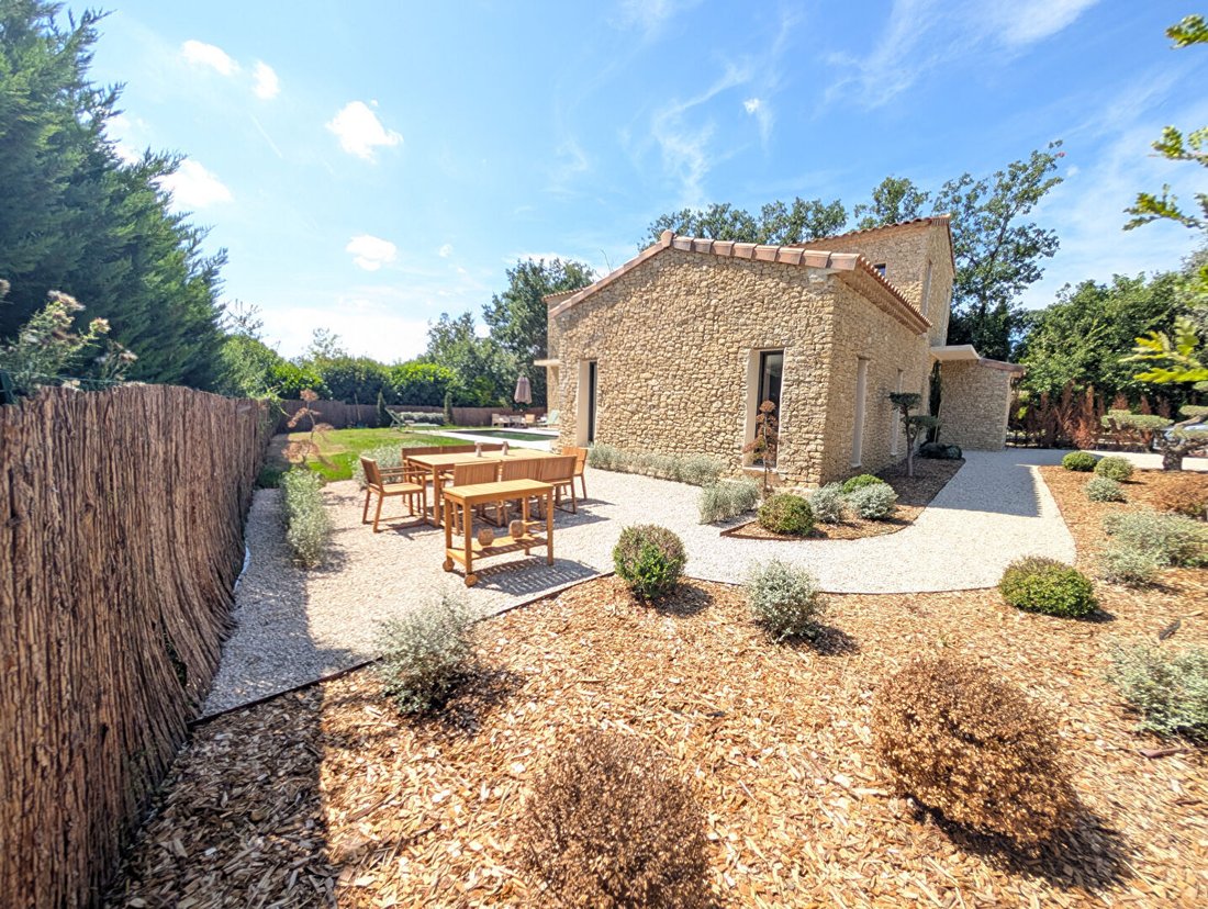 Villa en Gordes, Provenza-Alpes-Costa Azul, Francia 2 - 18739989