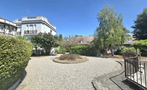Haus in Forêt de Fausses Reposes, Ville-d'Avray, Frankreich 1