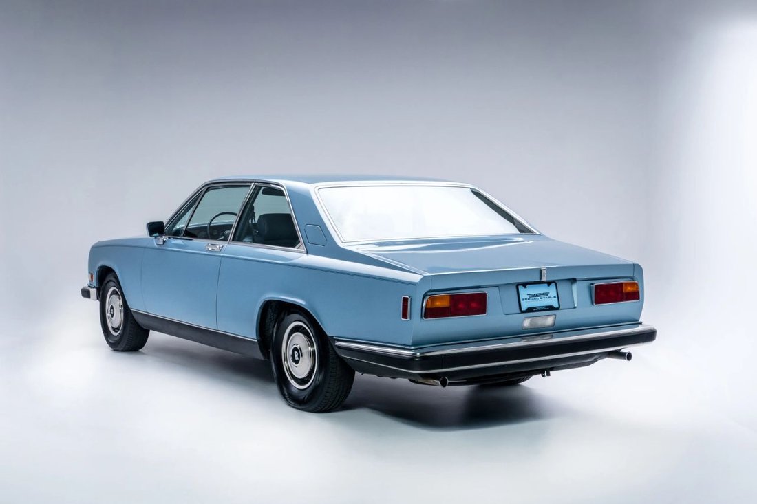 Coupe in Los Angeles, CA, United States 5 - 18745843