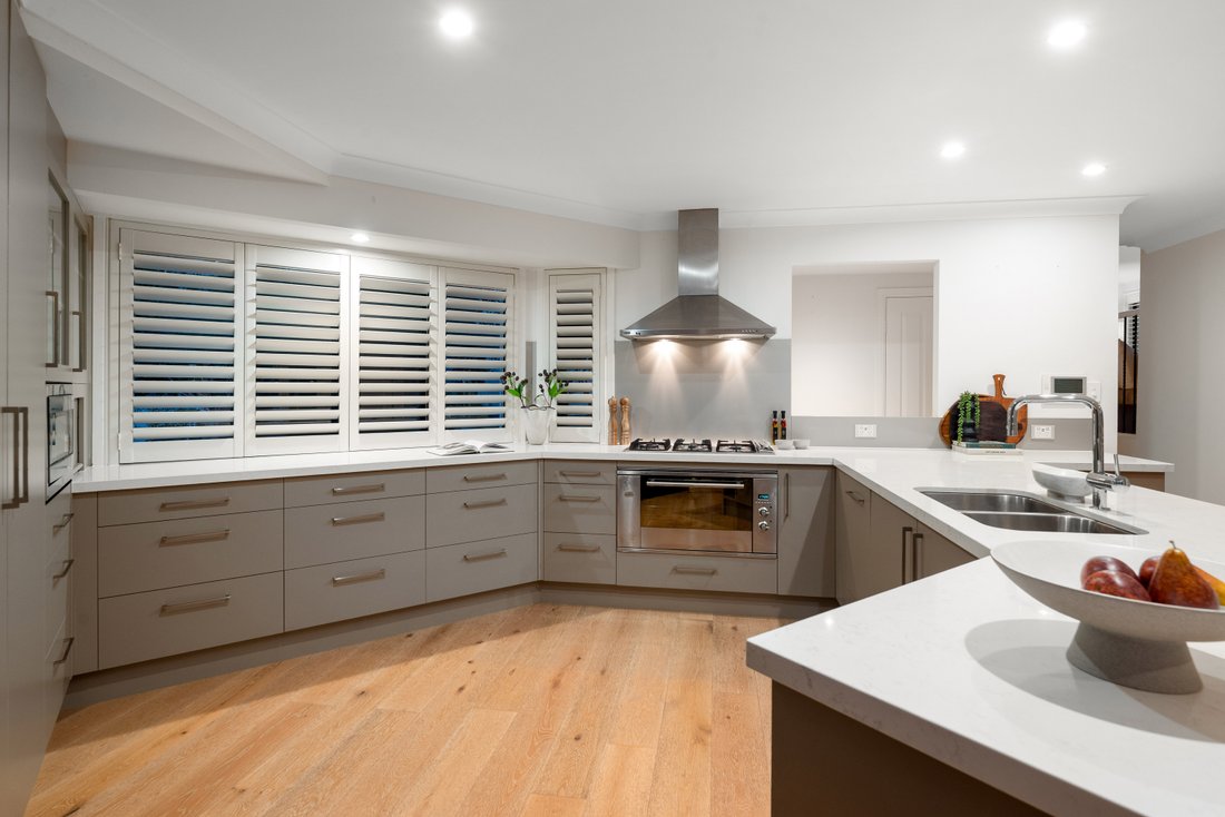 House in Mount Ommaney, Queensland, Australia 3 - 18746078