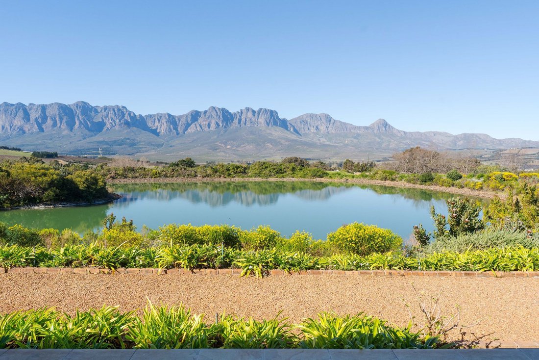 Estate in Erinvale Golf Estate, Cape Town, Western Cape 4 - 18742690