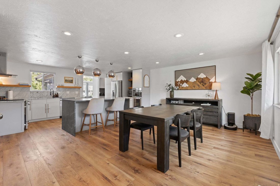Casa a Cottonwood Heights, Utah, Stati Uniti 2 - 18743090