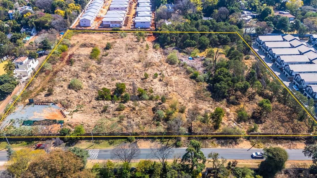 Terrain à Bryanston, Gauteng, Afrique du Sud 3 - 18740608