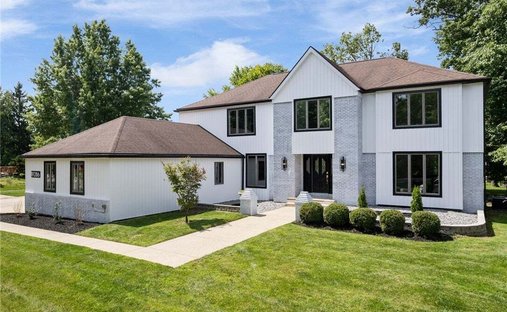 House in Strongsville, Ohio, United States 1