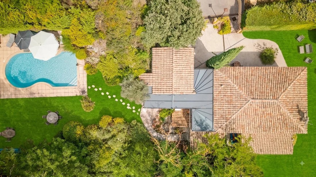 Casa en Saint-Marc-Jaumegarde, Provenza-Alpes-Costa Azul, Francia 2 - 15228016